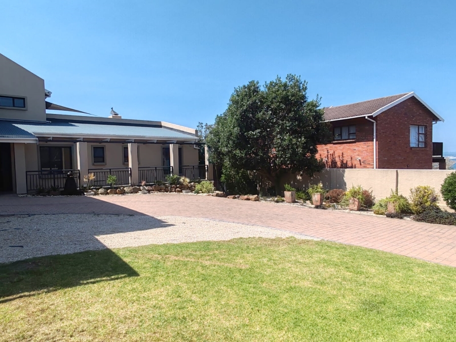 5 Bedroom Property for Sale in Wavecrest Eastern Cape